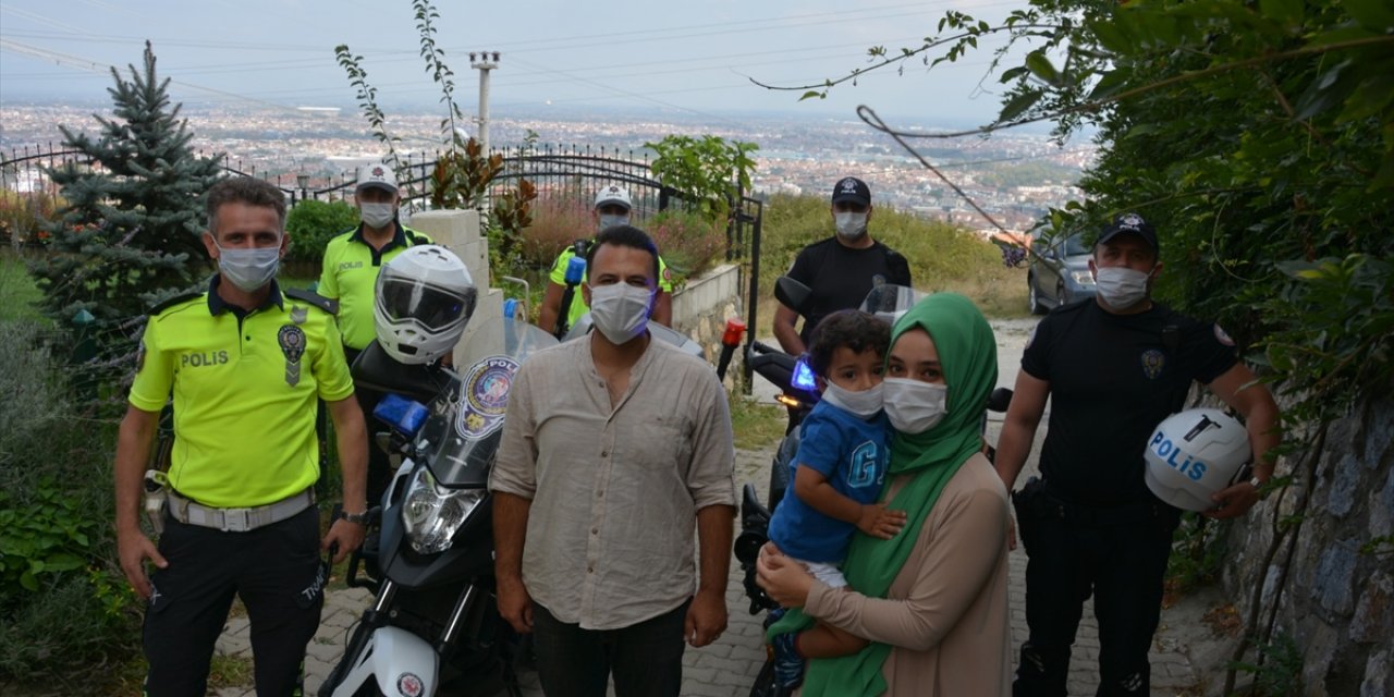 İl Emniyet Müdürü Kaya'dan polis maketine sarılan minik Ertuğrul'a sürpriz