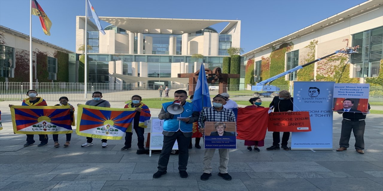 Berlin'de Çin yönetiminin Sincan, Hong-Kong ve Tibet politikası protesto edildi