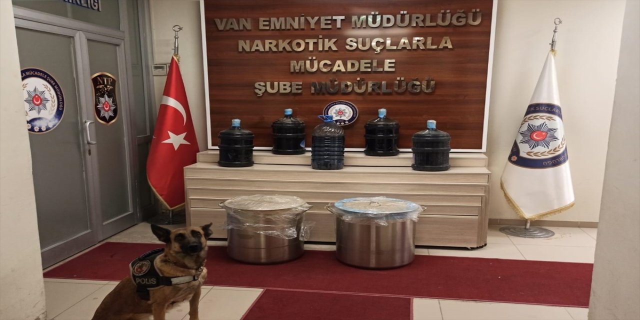 Van'da 310 kilo 880 gram likit eroin ele geçirildi