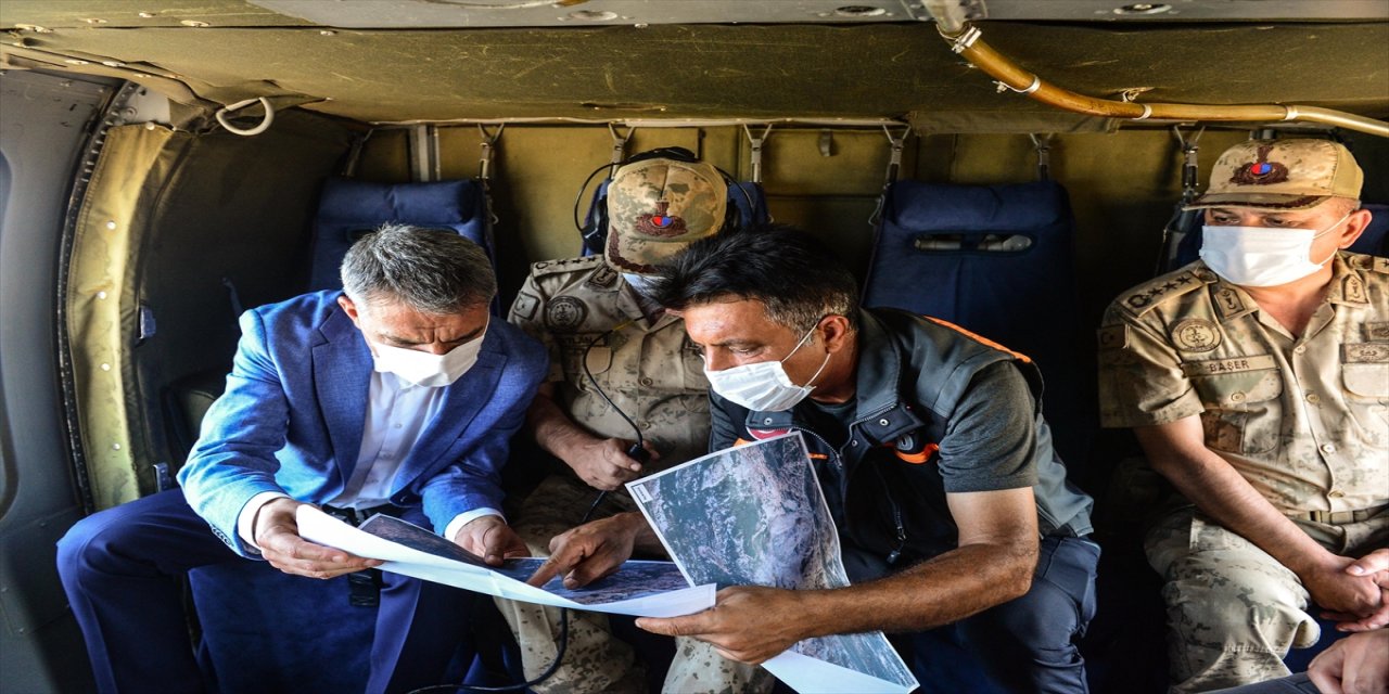 Tunceli Valisi Özkan, 2 kardeşin kaybolduğu Munzur Vadisi'ni havadan inceledi