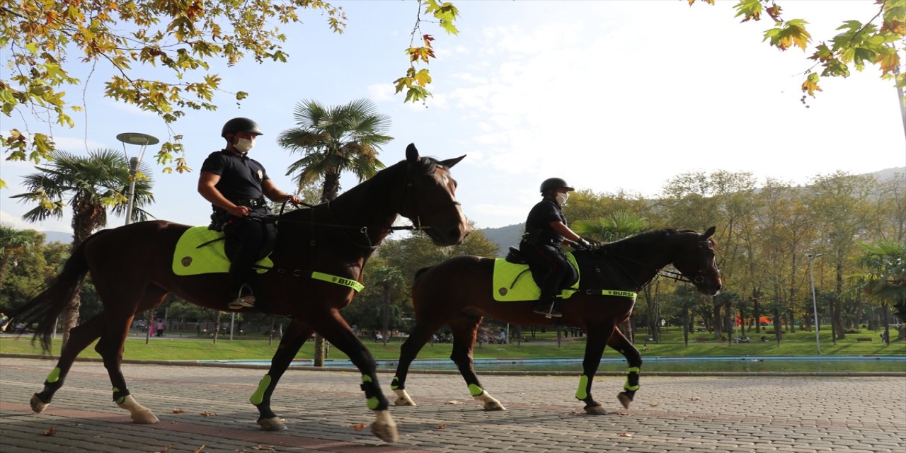 Bursa'da atlı polisler göreve hazır
