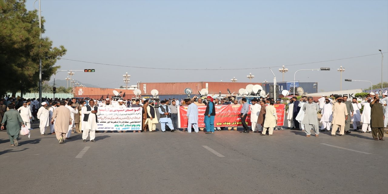Pakistan'da kamu çalışanlarından "hayat pahalılığı" protestosu