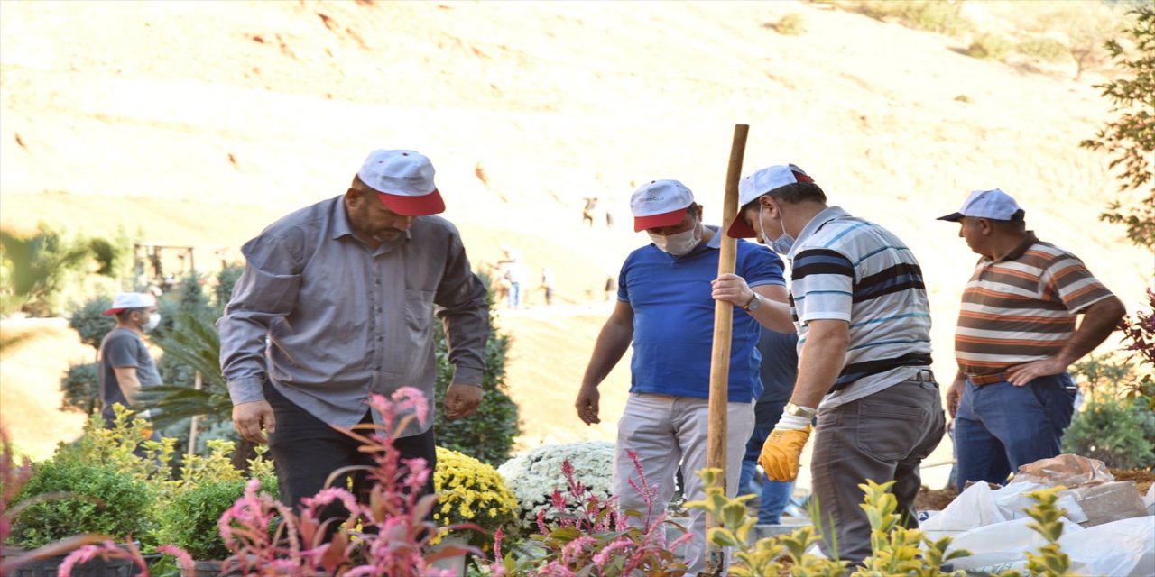 Kahramanmaraş'ta 3 bin 500 fidan toprakla buluştu