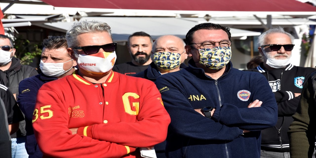 Bodrum'da taraftarlar, İzmir'deki depremzedeler için yardım kampanyası başlattı