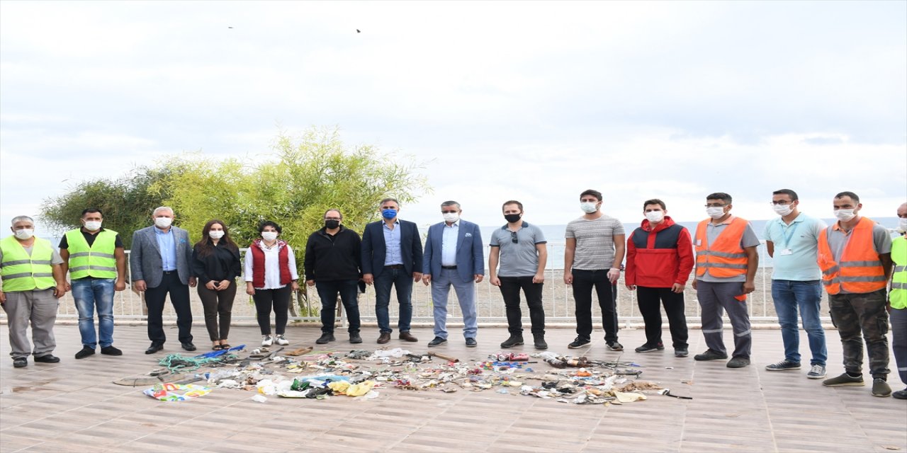 Antalya'da "Deniz Çöpleri İzleme Programı" kapsamında sahil temizliği yapıldı