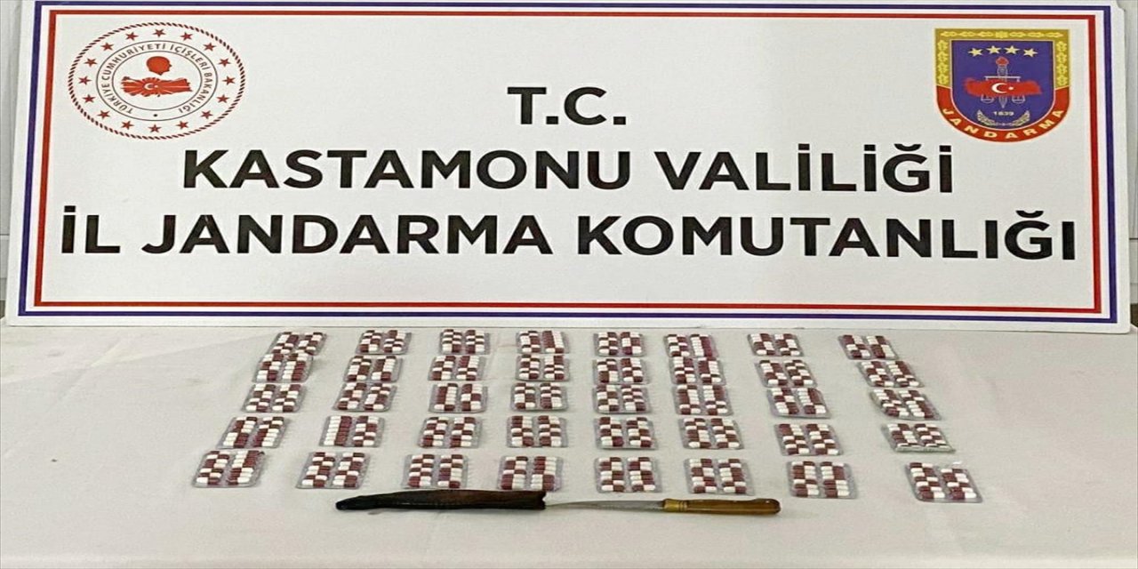 Kastamonu'da kargo paketinde 559 uyuşturucu hap ele geçirildi