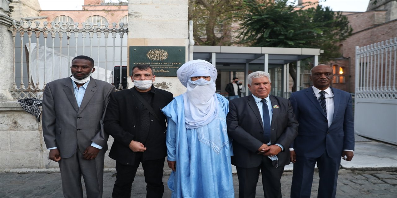Libyalı temsilciler Ayasofya-i Kebir Camisi'ni ziyaret etti