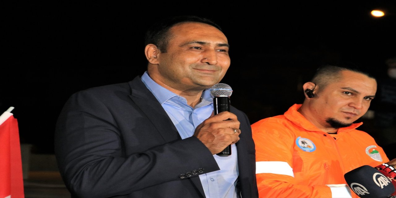 Atatürk'ü ziyaret etmek için Mersin'den Ankara'ya pedal çevirmeye başladılar