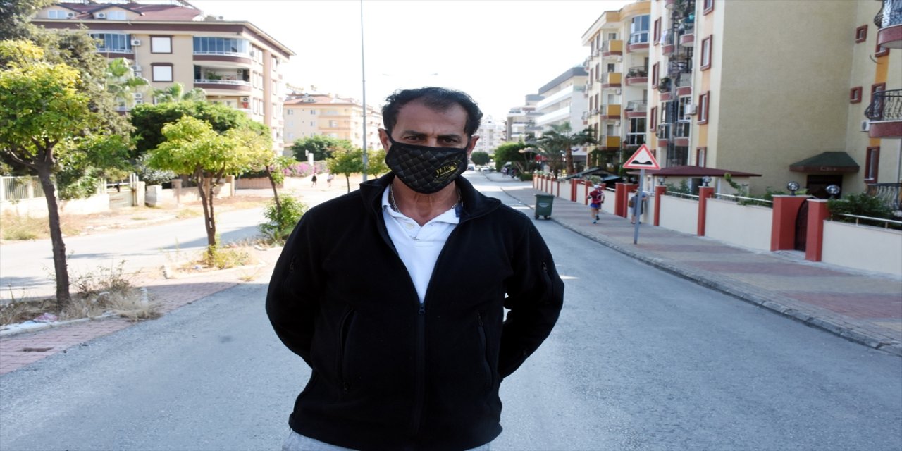 Alanya'da iki yıl önce tel örgüyle kapatılan cadde açıldı