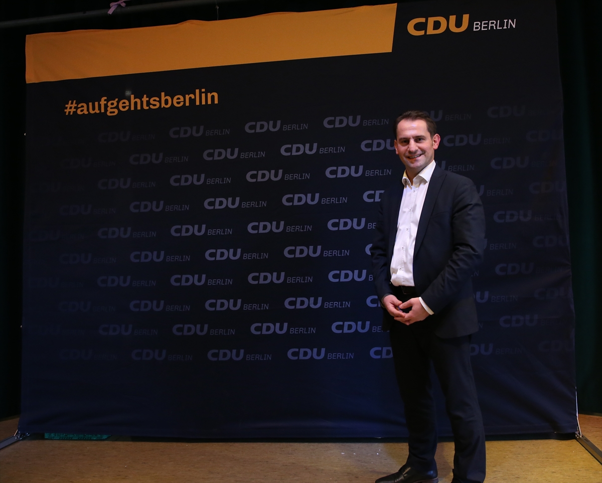 Merkel'in Hristiyan Demokrat Birlik Partisi Türk kökenli siyasetçiyi milletvekili adayı gösterdi