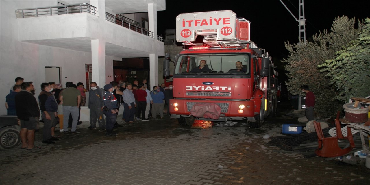 Mersin'de sandık deposunda çıkan yangın söndürüldü