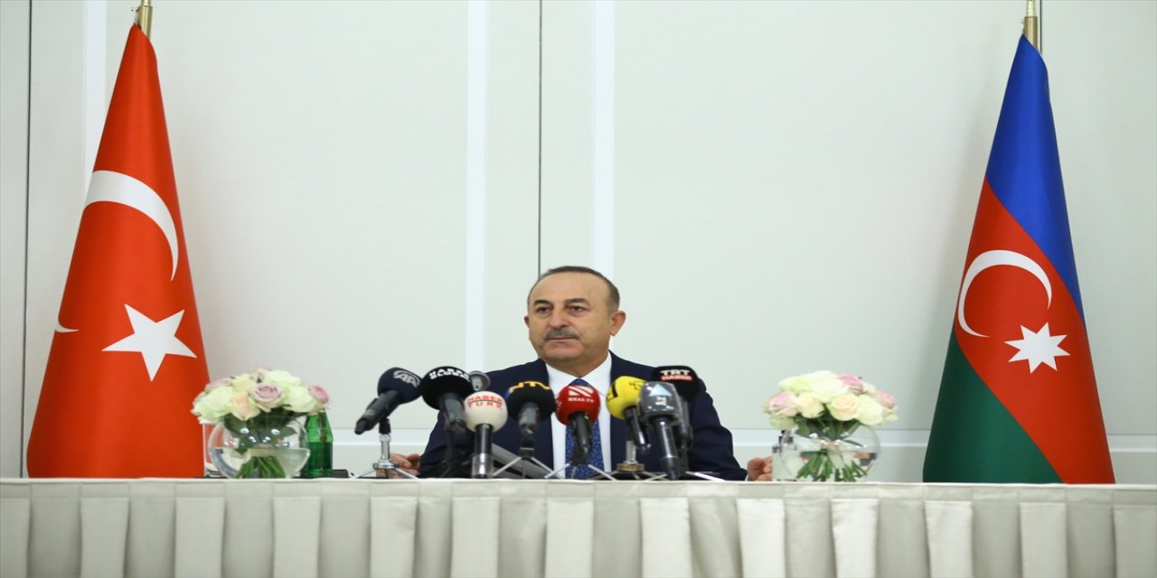 Dışişleri Bakanı Çavuşoğlu, Bakü'de basın mensuplarına değerlendirmelerde bulundu