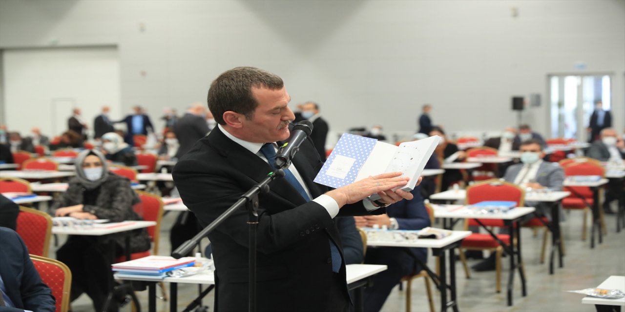 İBB'nin dağıttığı kitaplarından künye sayfalarının koparılması İBB Meclisinde