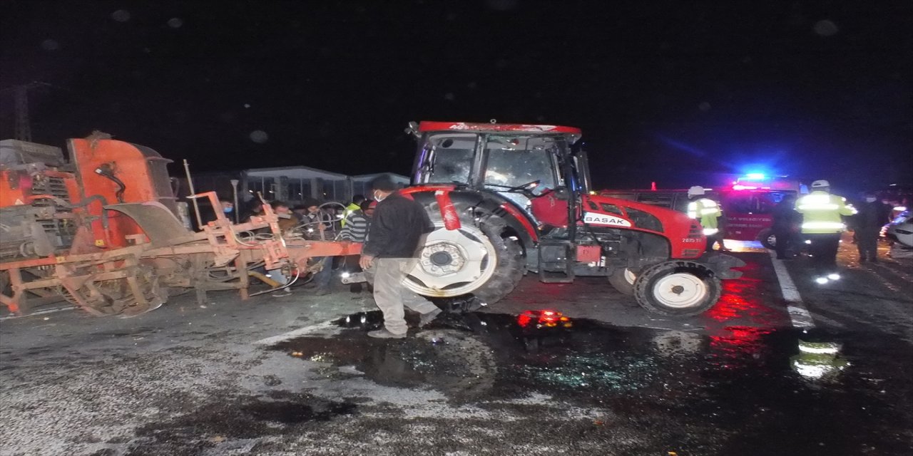 Tokat'ta trafik kazası: 2 ölü, 7 yaralı
