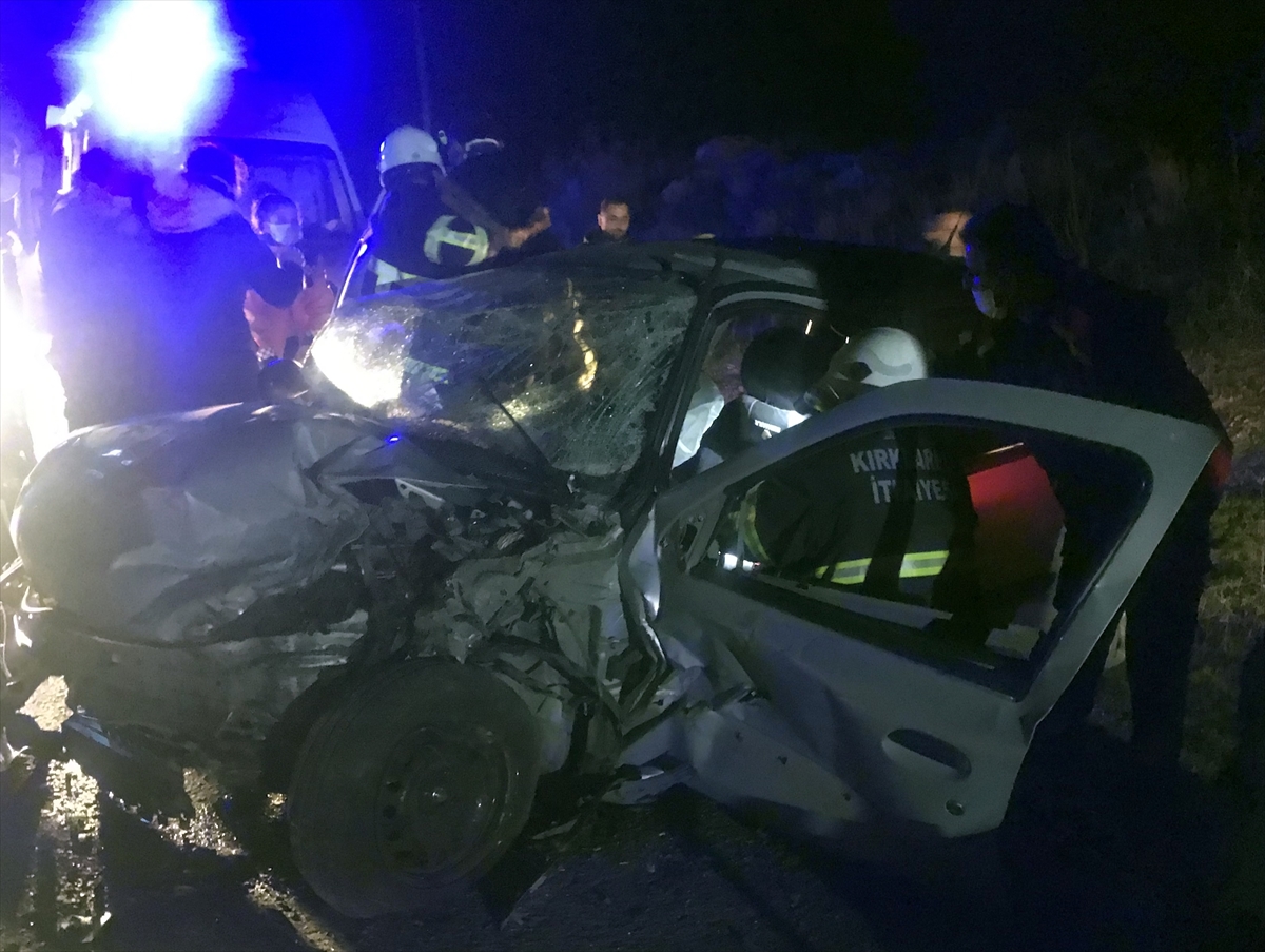 Kırklareli'nde 2 otomobil çarpıştı: 6 yaralı