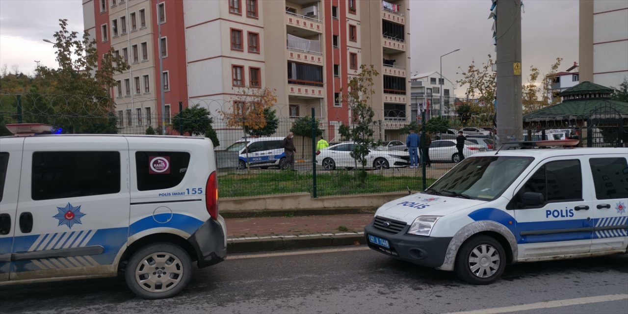 Kocaeli'de eski kız arkadaşını silah zoruyla alıkoyduğu iddia edilen kişi yakalandı