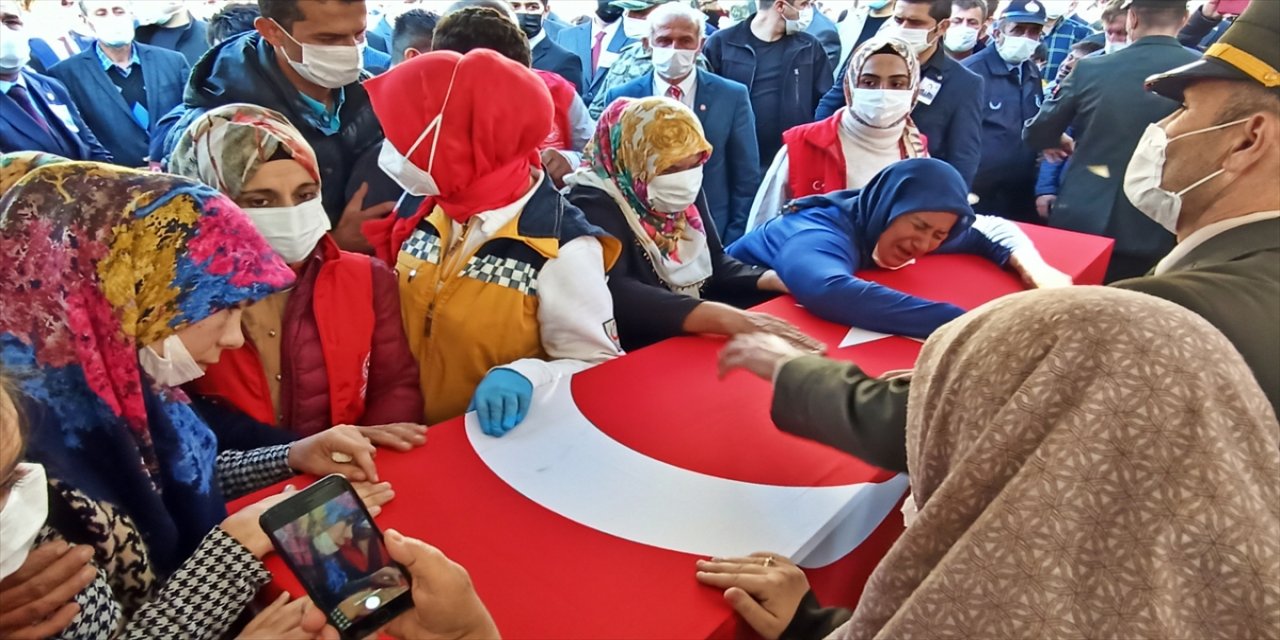 Irak sınır hattında şehit olan uzman çavuşun cenazesi memleketi Osmaniye'de defnedildi