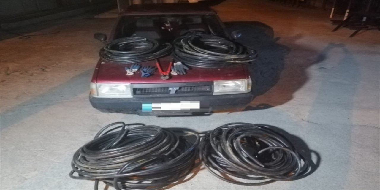 Denizli'de kablo hırsızlığı yaptığı iddia edilen 3 kişi tutuklandı