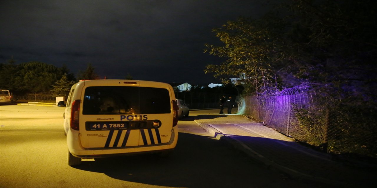 Kocaeli'de sokaktan gelen silah sesleri ve yerdeki kan izleri polisi harekete geçirdi