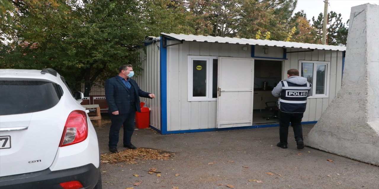 Kırklareli'nde karantinada olması gereken 4 kişi trafik uygulamasında yakalandı