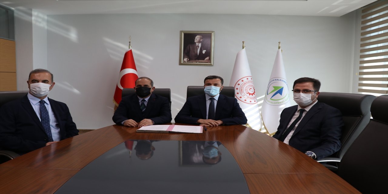 Adana'da 4 bin 900 gence ücretsiz robotik kodlama eğitimi imkanı