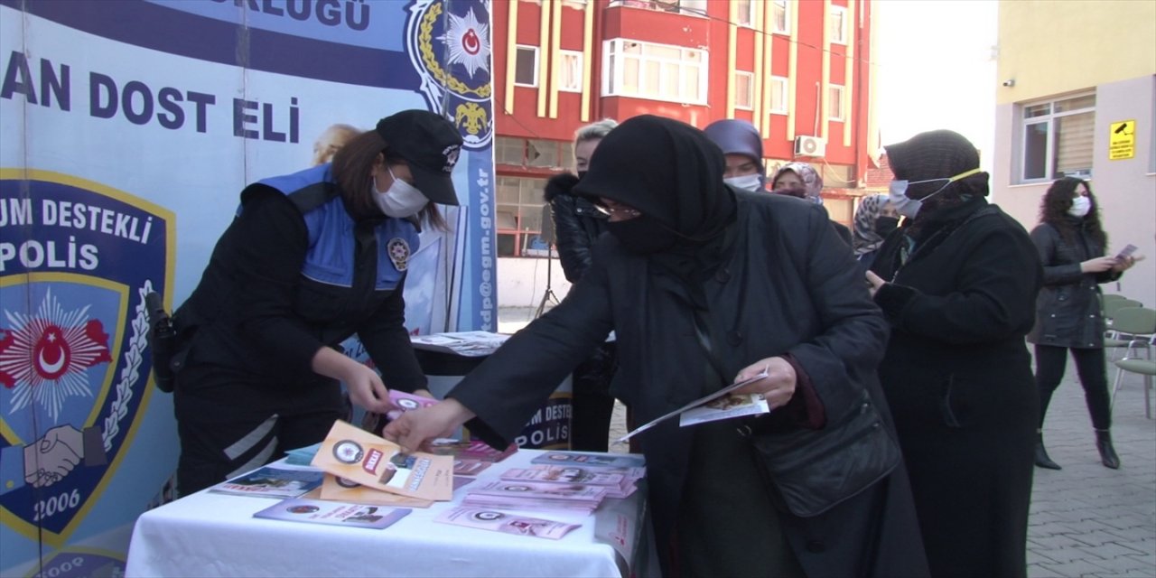 Sakarya emniyeti kadınlara KADES uygulamasını tanıttı
