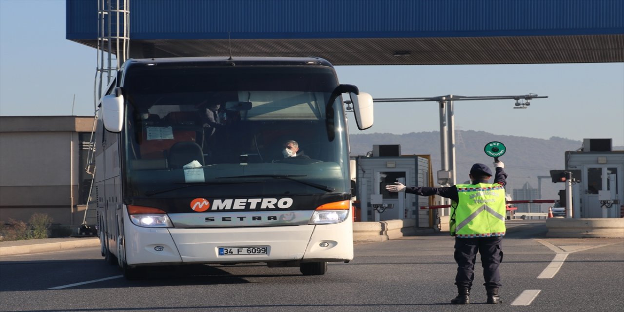İstanbul'da jandarma ekipleri Kovid-19 tedbirlerini denetledi