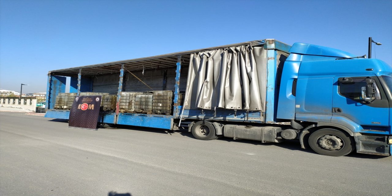 Kütahya'da 30 bin litre kaçak akaryakıt ele geçirilen tırın sürücüsü gözaltına alındı
