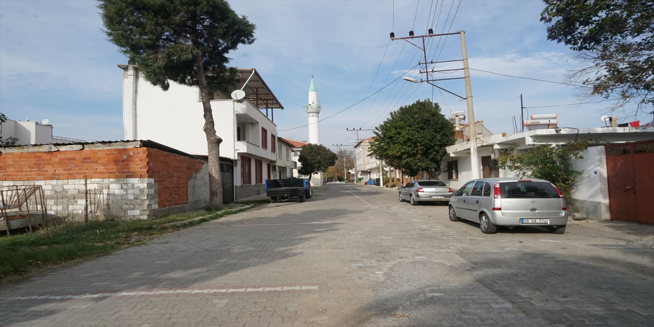 Balıkesir'in Edremit ilçesinde bazı binalar karantinaya alındı