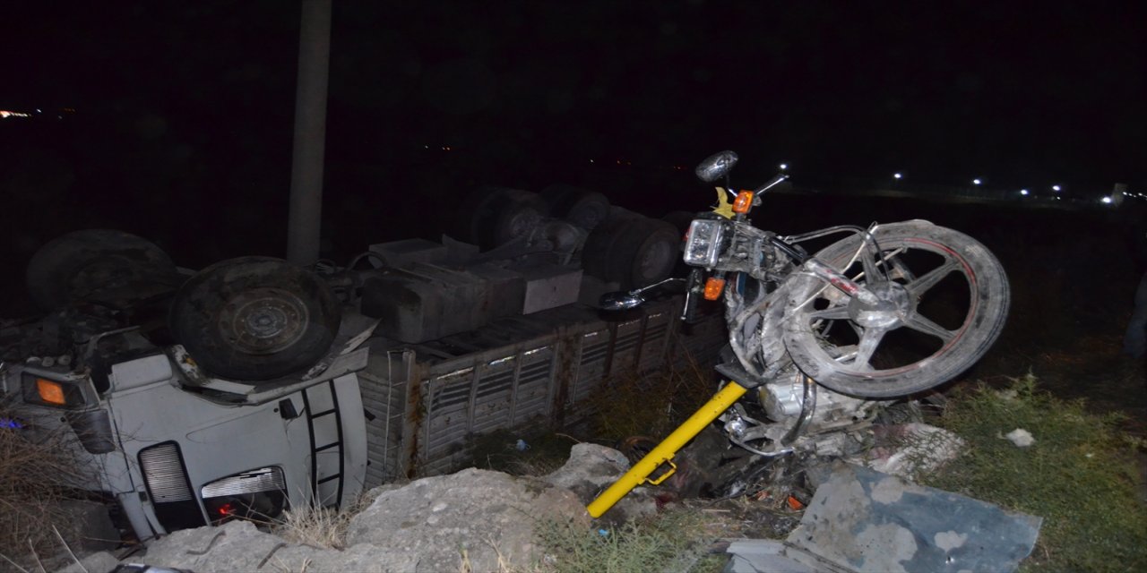 Aydın'da kamyonun çarptığı motosikletin sürücüsü hayatını kaybetti