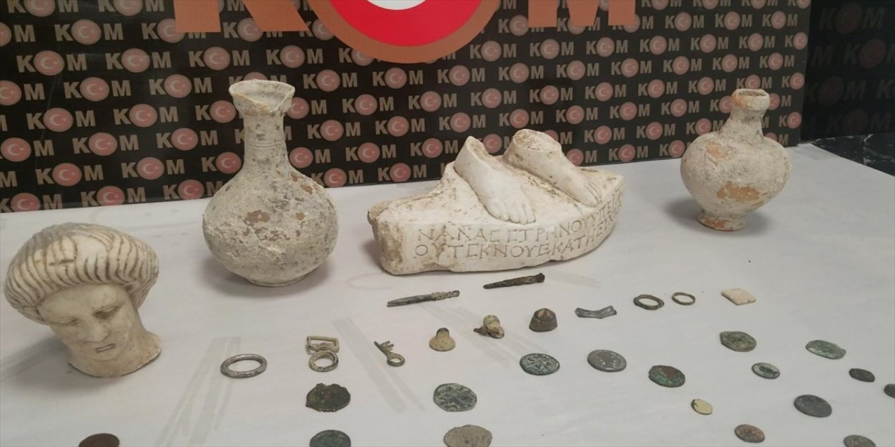 Kütahya'da 101 parça tarihi eser niteliğinde obje ele geçirildi