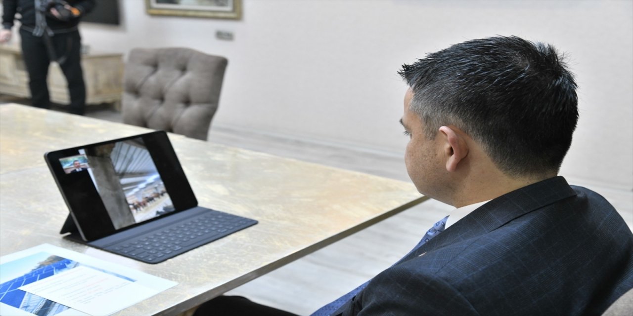 Bakan Pakdemirli'den organik süt üreticisi kadın çiftçiye "desteklerin süreceği" sözü