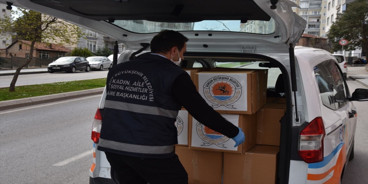 Samsun'da karantinadaki vatandaşlara sıcak yemek ve gıda kolisi
