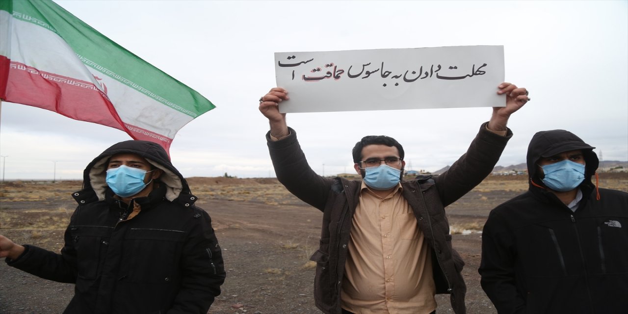 İran'ın Kum kentinde bilim adamı Fahrizade'nin suikastı protesto edildi