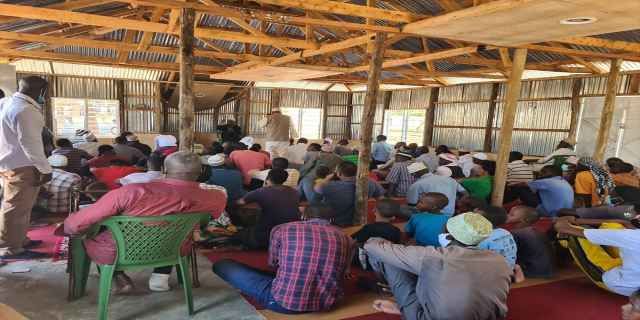 Kenyalı Müslümanlar kiliseden geri aldıkları arazide cami açılışı yaptı