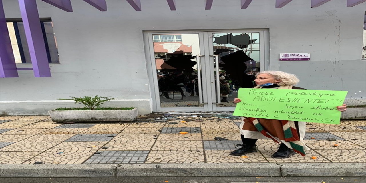 Arnavutluk Başbakanı Rama'nın partisinin İşkodra'daki ofisine saldırı