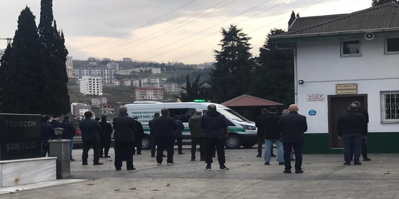Koronavirüse yenik düşen yaşlı çiftin cenazeleri aynı gün defnedildi