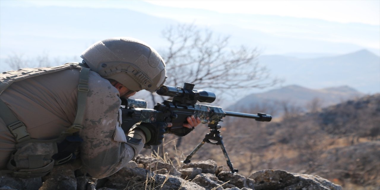 Siirt'te PKK'lı teröristlerin kullandığı 6 barınak ve sığınak imha edildi