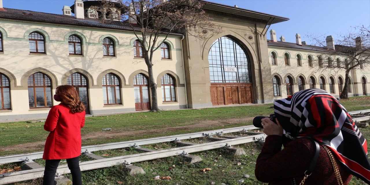 Edirne'de öğretmenler tarihi tren garının güzelliklerini fotoğrafladı