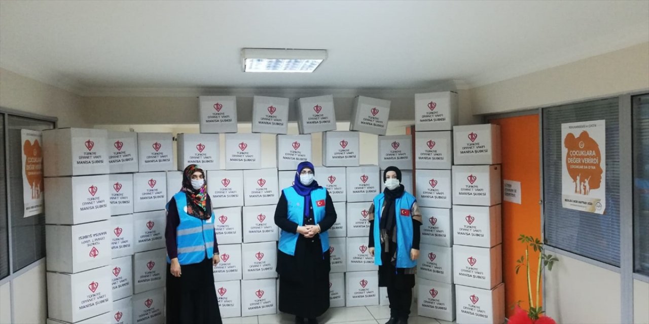 TDV ihtiyaç sahibi ailelerin çocuklarına 15 bin atkı, bere ve eldiven dağıttı