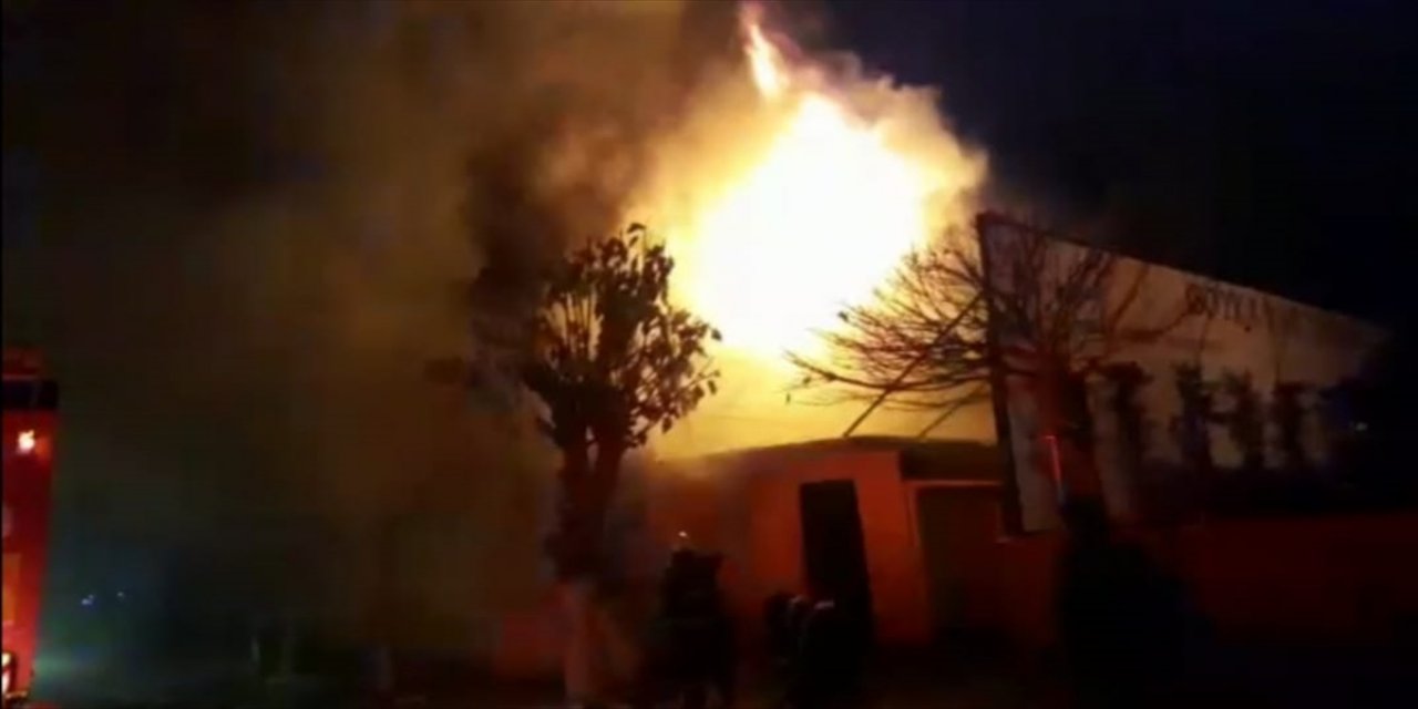 Kocaeli'de bir kişi yangın çıkan evden kurtarmaya çalıştığı eşiyle birlikte yaralandı