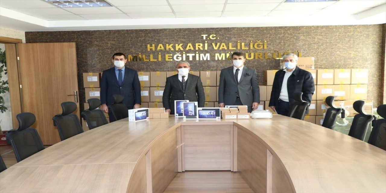 Milli Eğitim Bakanlığınca Hakkarili öğrencilere 850 tablet bilgisayar gönderildi