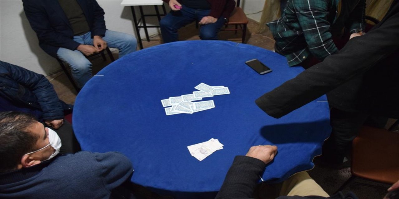 Isparta'da kumar oynayan 18 kişiye 66 bin 500 lira ceza