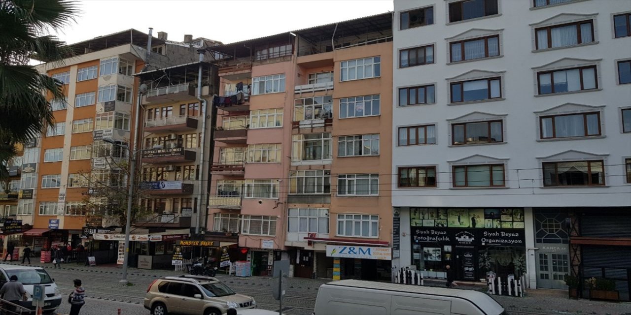 Marmara Depremi'nde birbirinden ayrılan Kocaeli'deki 2 bina yıkılacak