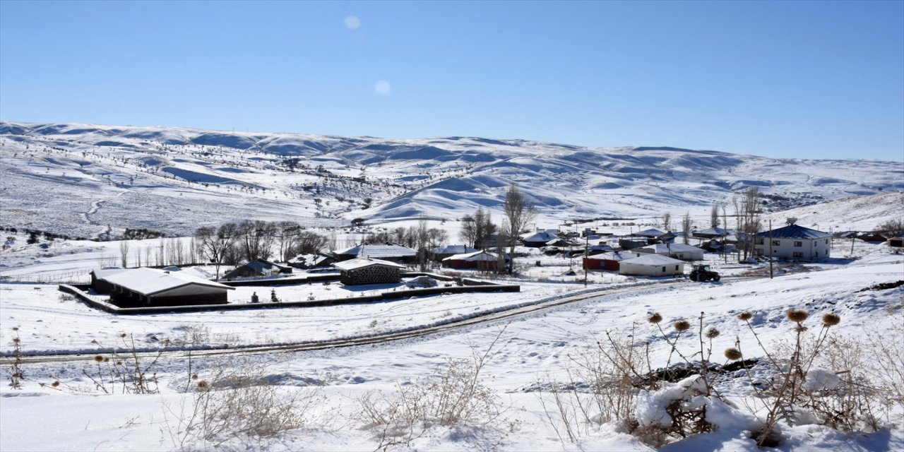 Doğu'daki 3 ilde 31 yerleşim birimine ulaşım sağlanamıyor