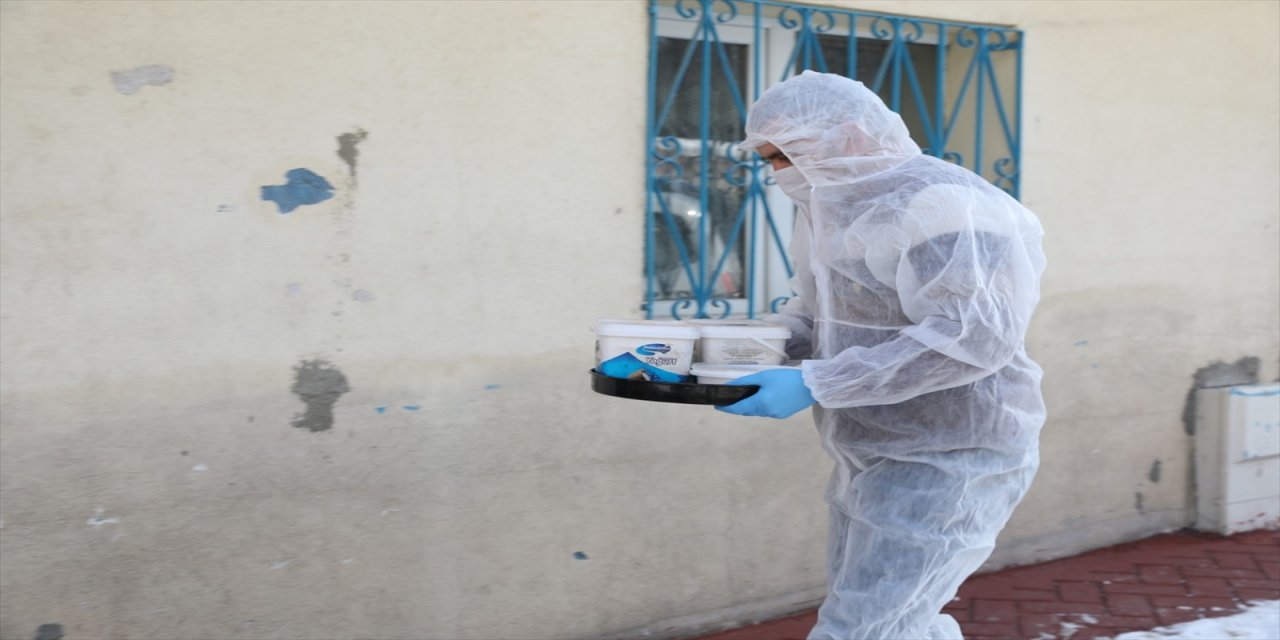 Erzurum'da ihtiyaç sahibi 65 yaş üstündekiler çetin kışta da unutulmuyor