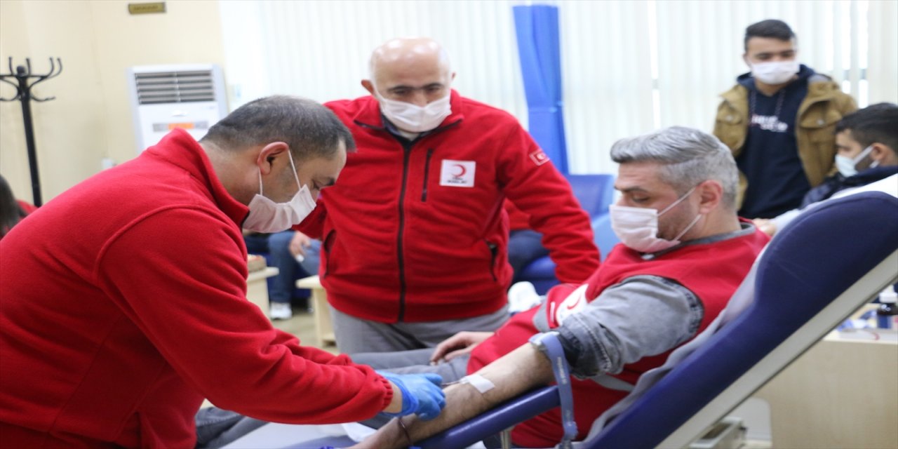 Siirt Kızılay gönüllüleri kan bağışında bulundu