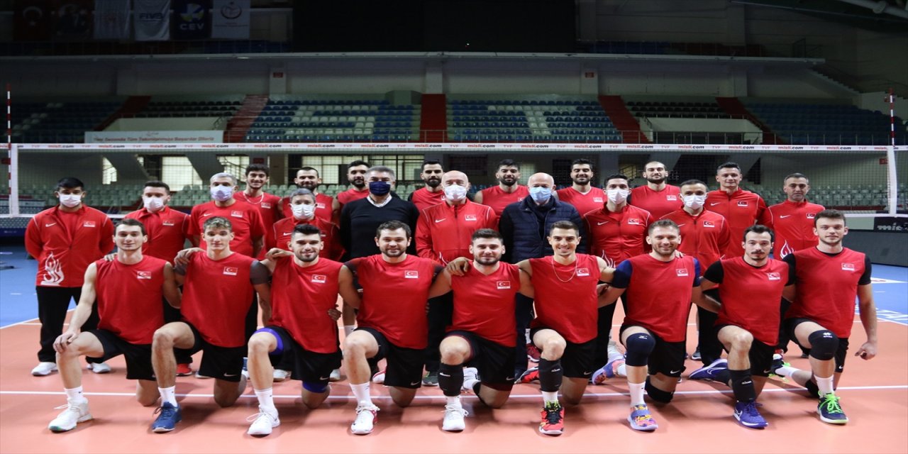 A Milli Erkek Voleybol Takımı İstanbul'da kampa girdi