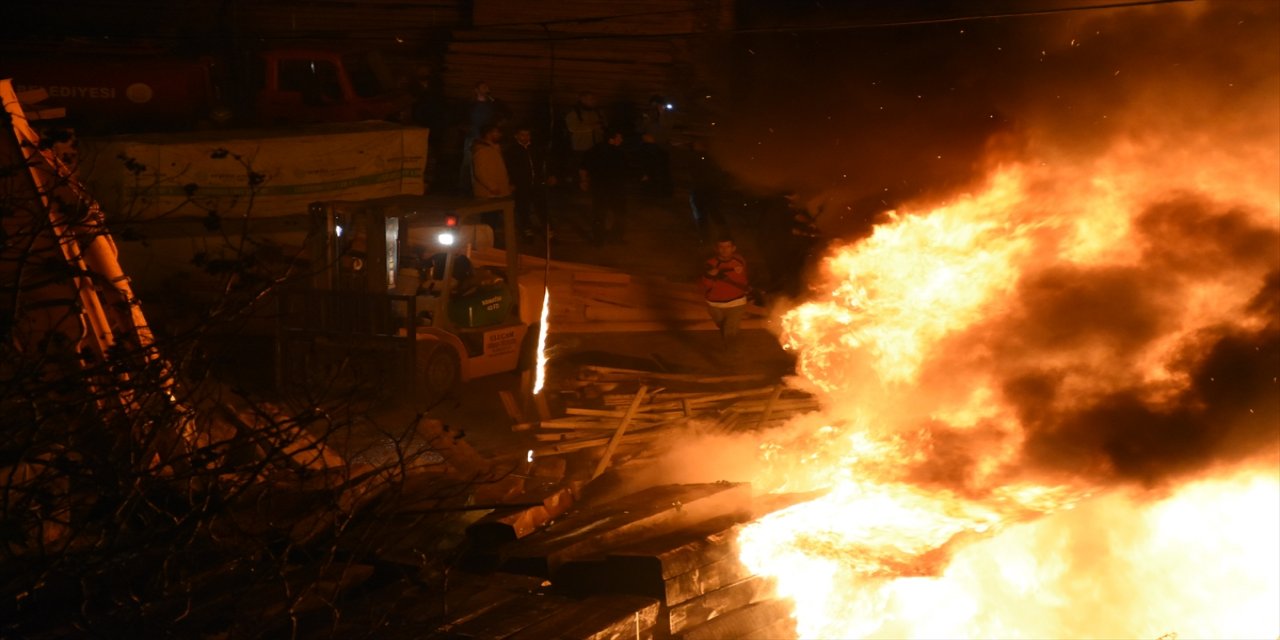 Bodrum'da pelet fabrikasında çıkan yangın söndürüldü