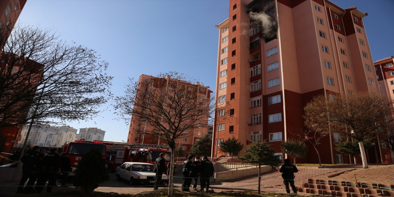 Nevşehir'de binada çıkan yangın hasara neden oldu